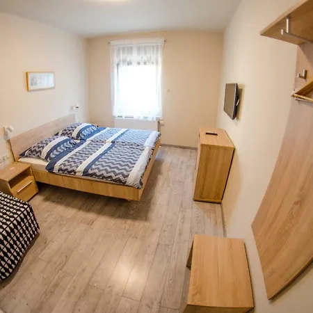 Kolibri Panzio 3* باجة