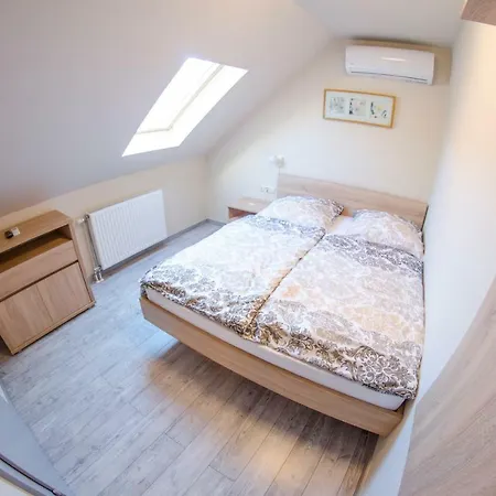 Kolibri Panzio 3* باجة