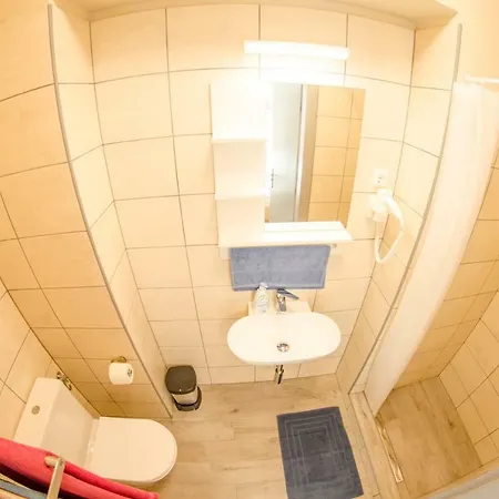 Kolibri Panzio فندق مبيت وإفطار 3*