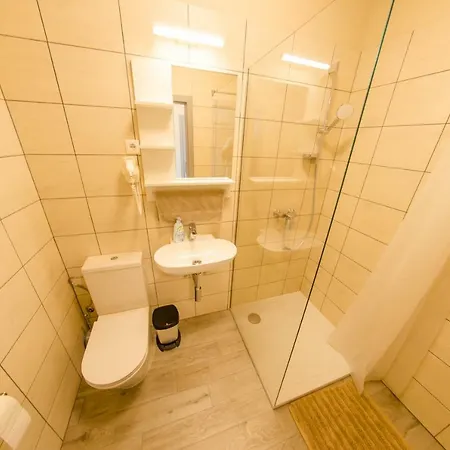 Kolibri Panzio 3* باجة