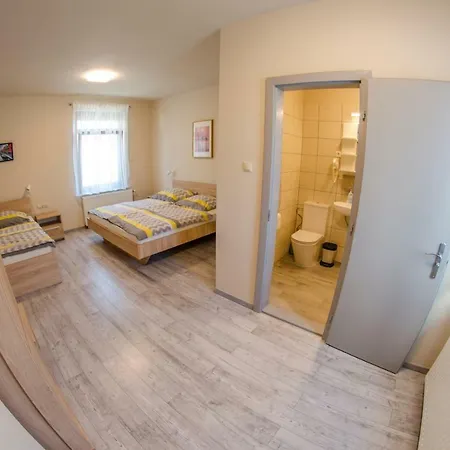 Kolibri Panzio فندق مبيت وإفطار 3*