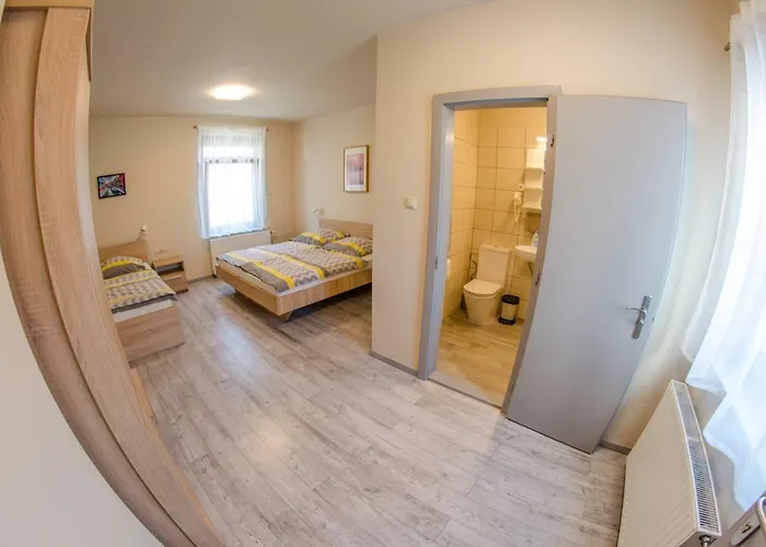 Kolibri Panzio Bed & Breakfast 3*